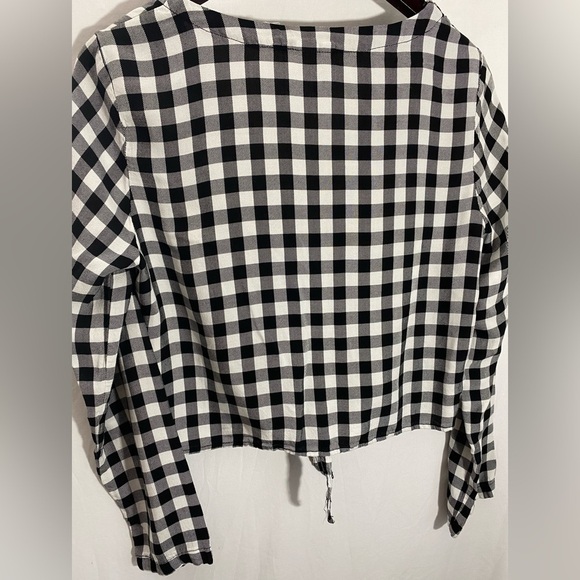 4 for $25 💜DIVIDED by H&M Gingham Tie Front Black/White Top Long Sleeves Size S - Picture 4 of 5